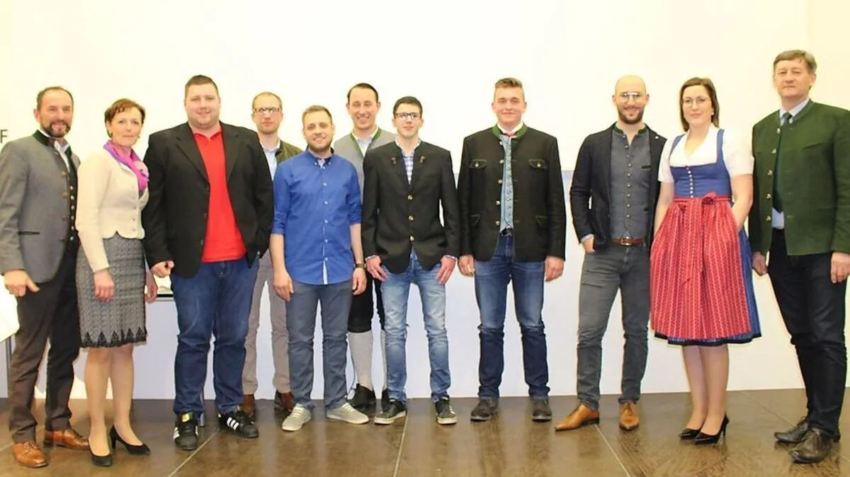 Die neuen Inhaber des FacharbeiterInnenbriefs aus dem Bezirk Leibnitz