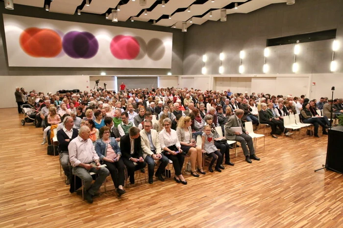 Nicht mit Applaus sparten an diesem vergnüglichen Abend unter anderen Vizebürgermeister Martin Kulmer, die Stadträte Helmut Knafl und Silvia Radaelli, Bezirkskapellmeister Günter Prossegger, Gebhard Schober, Organisationsreferent des Kärntner Blasmusikverbandes sowie Musikschuldirektor-Stellvertreter Walter Sonnberger. 