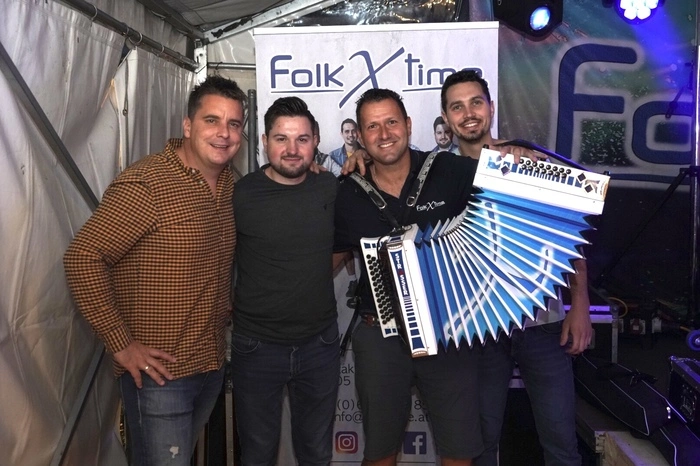 Live-Musik am ersten Abend mit der Band FolkXtime 