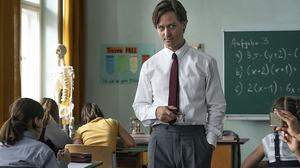 Tom Schilling als Internatsleiter in der Kästner-Verfilmung &quot;Das fliegende Klassenzimmer&quot;