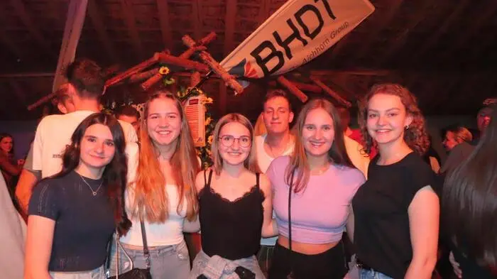 Klicken Sie sich durch die Fotos vom Zeltfest