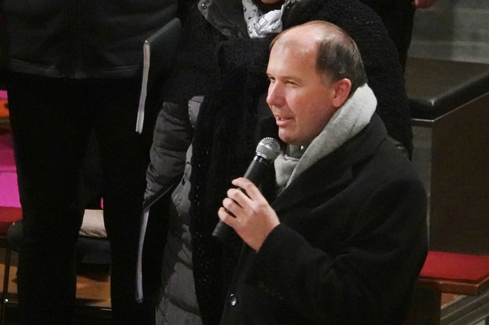 Pfarrer Toni Herk-Pickl freute sich über das Konzert und die zahlreich gekommenen Konzertbesucher.