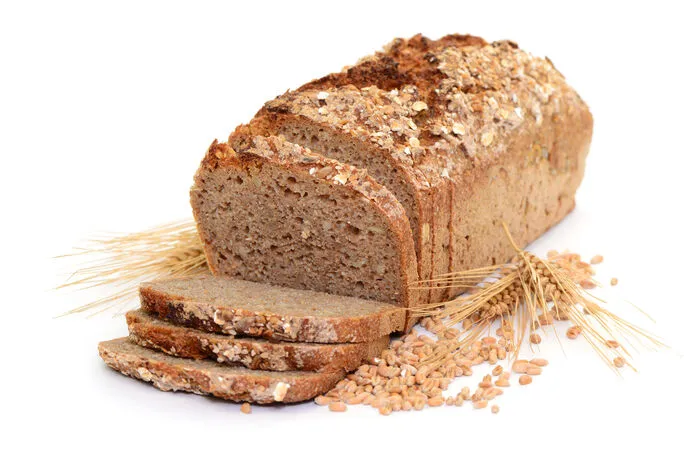 Mit gesunden Lebensmitteln darf man sich satt essen - genau deshalb sollten Sie statt zu Semmerl und Kipferl lieber zu Vollkornbrot und Kornweckerl greifen! Vollkornprodukte liefern nicht nur wichtige Vitamine und Mineralstoffe, sondern halten auch länger satt. Doch Vorsicht: Nicht jedes Gebäck, auf dem ein Körnderl klebt, ist ein Vollkornprodukt: Lesen Sie die Liste der Inhaltsstoffe, dort sollte "Voll" in der Zutatenbezeichnung stehen, z. B. "Vollgetreide" oder "Vollkorn-Roggenmehl".