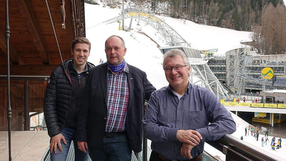 Sašo Avsenik und Ernst Hutter mit Organisator Otto Tschernitz (Mitte) 