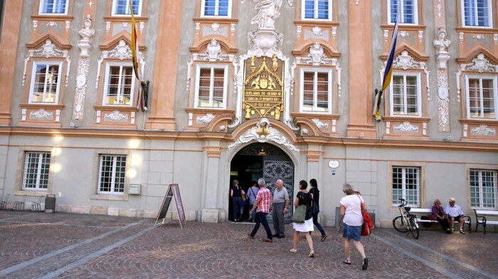 Das Rathaus der Herzogstadt stand am Wochenende im Mittelpunkt eines großen Benefizkonzertes, zu dem die Stadtpfarre St. Veit geladen hatte. 