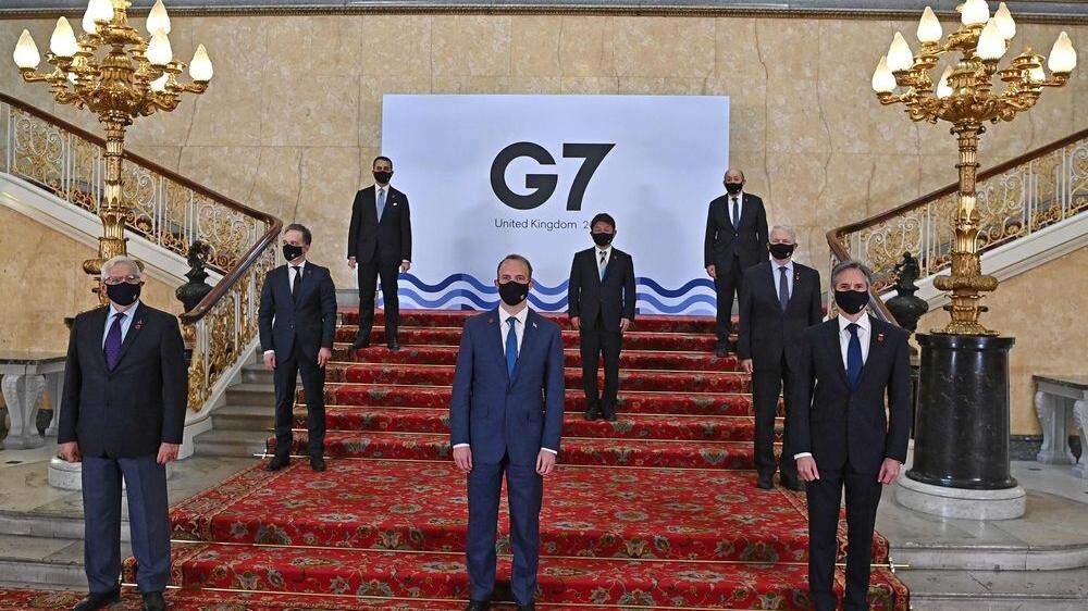 Posieren fürs Familienfoto: Außenminister der G7-Staaten plus der Vertreter der EU in London 
