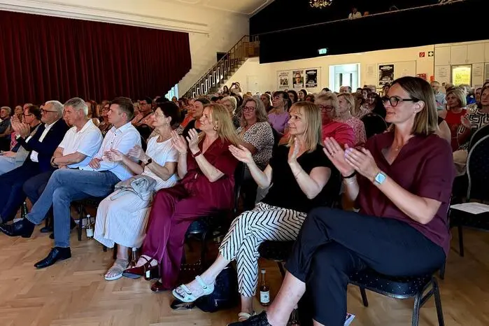 Das abwechslungsreiche Programm bekannter und neuer Gospelsongs beeindruckte durch viel Emotion, Rhythmus, Wechselgesang und mitreißender Klänge. 