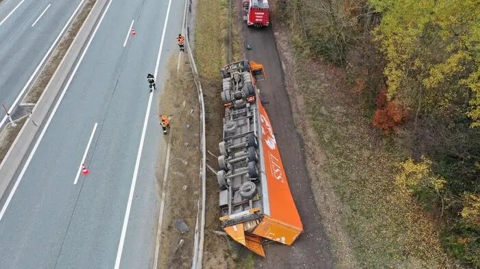 Auf der A2 zwischen Schäffern und Pinggau kam es am Mittwochvormittag zu einem schweren Unfall.