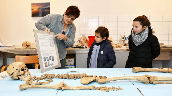 Mithilfe des Christkinds durften Ennio und Olivia einen ausgedehnten Blick in die archäologische Abteilung des Universalmuseums Joanneum werfen.