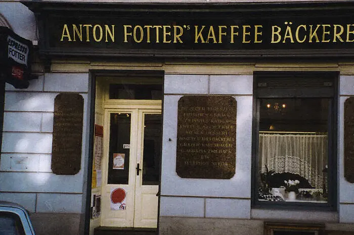Der "Hörsaal F" - das Café Fotter in der Attemsgasse, zweites Wohnzimmer für Generationen von Studierenden und Lehrenden.
