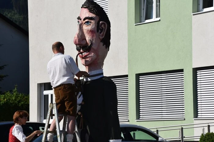 Kindergartenkinder und Volksschulkinder zeigten ihre Talente für Tanzeinlagen, ebenso die Landjugend mit Volkstanzen. Die Schuhplattlergruppe rundete das Volkstumsprogramm beim Kirta ab.