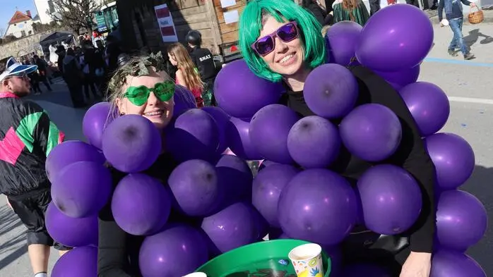 Sieben Wägen rollten am Faschingsdienstag schon vor 14 Uhr auf den Hauptplatz in St. Ruprecht an der Raab an. 