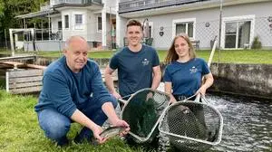 Josef Schlein übergab im September 2025 offiziell seine Fischzucht an Sohn Philipp und Tochter Melanie