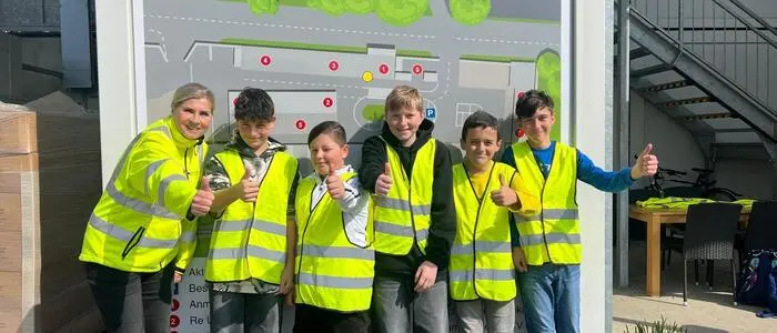 Im Rahmen der Berufsorientierungswoche besuchten Schülerinnen und Schüler der MS Deutschlandsberg den Standort von Saubermacher in Deutschlandsberg und erhielten spannende Einblicke in den Betriebsalltag