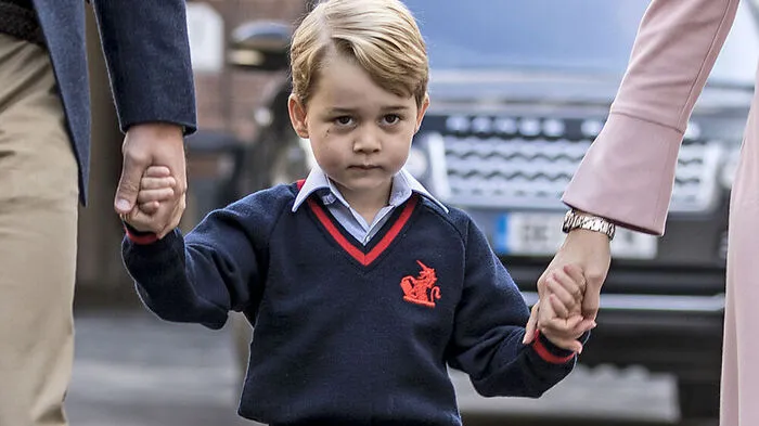 Prinz George. Der Fünfjährige ist wohl die größte Überraschung auf der Liste. Sein Stil mit Pullundern, Stutzen und kurzen Hosen erinnerte die Juroren an die Figur Christopher Robin aus den „Puh der Bär“-Filmen und -Büchern.