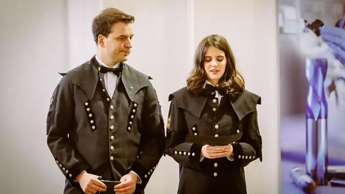 Unter dem Motto „Eintauchen, innehalten und genießen“ lud der Chor der Montanuniversität Leoben gemeinsam mit voiceAlive am Dienstag zum Konzert in die Aula der Montanuniversität. 