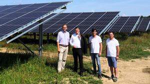 Stadtwerke Direktor Franz Friedl, Bürgermeister Franz Jost, Heinz Schuld von „Energy3000solar“ und Robert Pendl, technischer Betriebsleiter der Stadtwerke