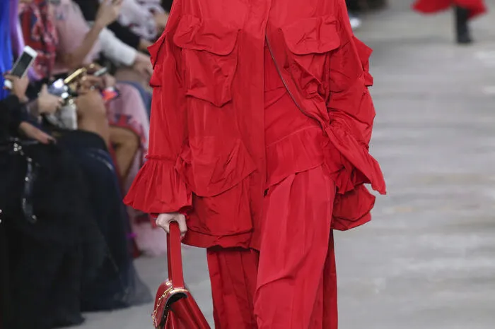 Schon mit zehn Jahren hatte Kaia Gerber ihren ersten Modeljob für Versace, danach folgten die großen Namen wie Saint Laurent, Chanel oder Moschino. 2017 feierte die heute 19-Jährige ihr Laufstegdebüt in Paris für Calvin Klein.