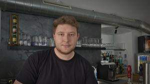 Manuel Heibl in seinem neuen Lokal „Die Bar“