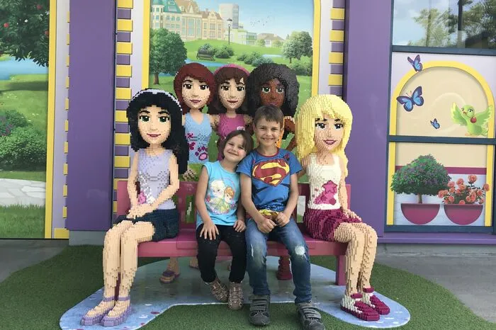 Der Begriff "Lego-Friends" bekommt hier eine ganz neue Bedeutung.