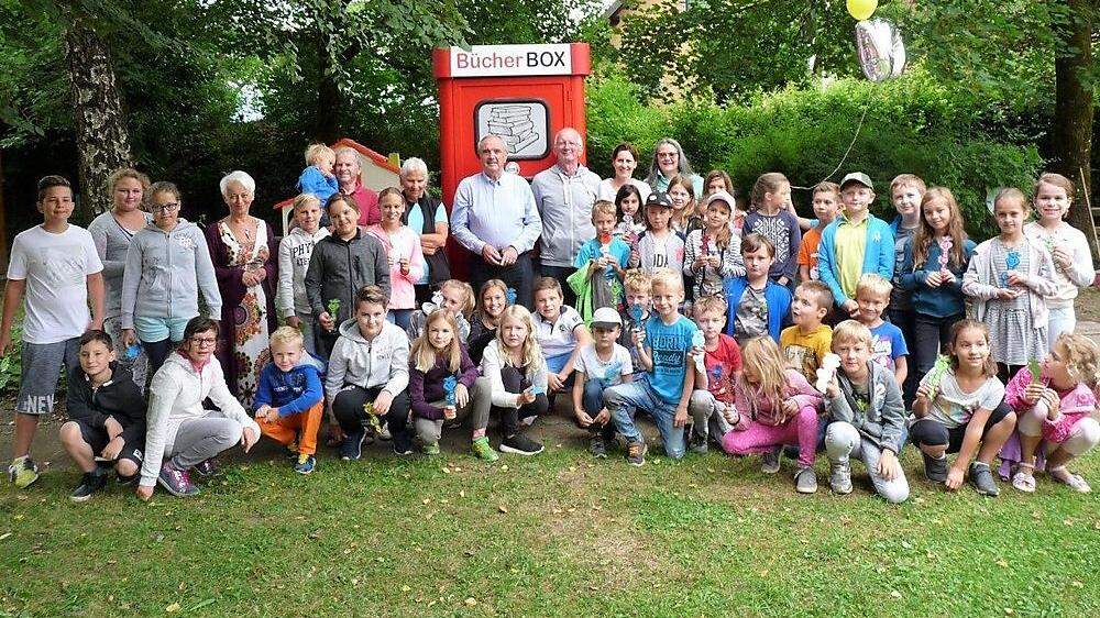 Krimis, Ratgeber und Kinderbücher finden sich in der neuen Bücher-Box in Tainach