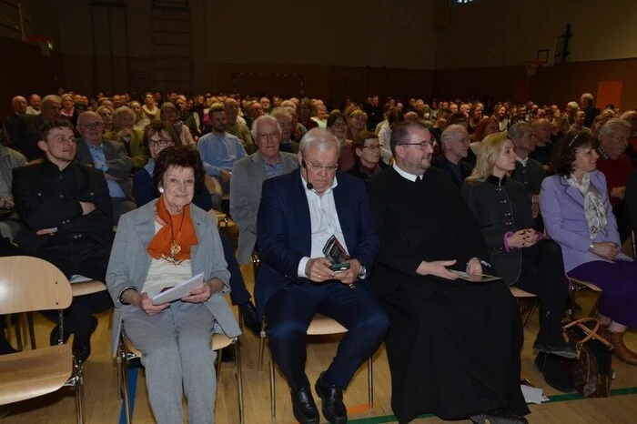 In seinem Werk geht der Balkan- und Ukraineexperte auf seine Arbeit ein.