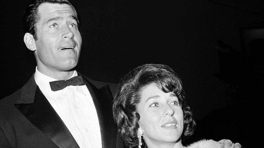 Clint Walker 1963 mit seiner Frau bei der Premiere von &quot;Cleopatra&quot;.