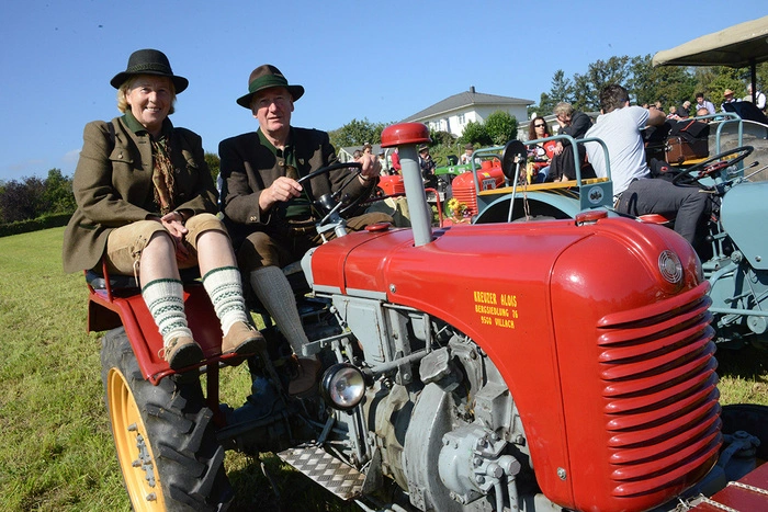 Auf einem Steyr 18, Baujahr 1962 Gerti und Alois Kreuzer
