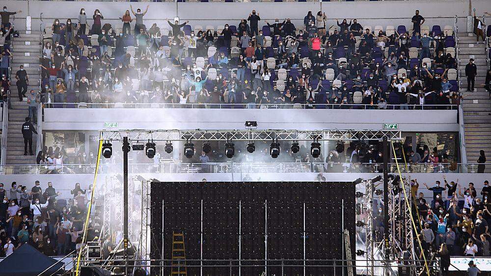 Ein Popkonzert im Fußballstadion von Tel Aviv hat es bereits Anfang März gegeben