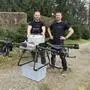 Constantin und Clemens Naschitz von Agrarfly mit der Drohne 