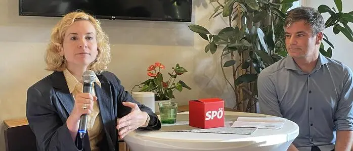 Ministerin Eva-Maria Holzleitner und Abgeordneter Wolfgang Moitzi beim Sommergespräch in Judenburg