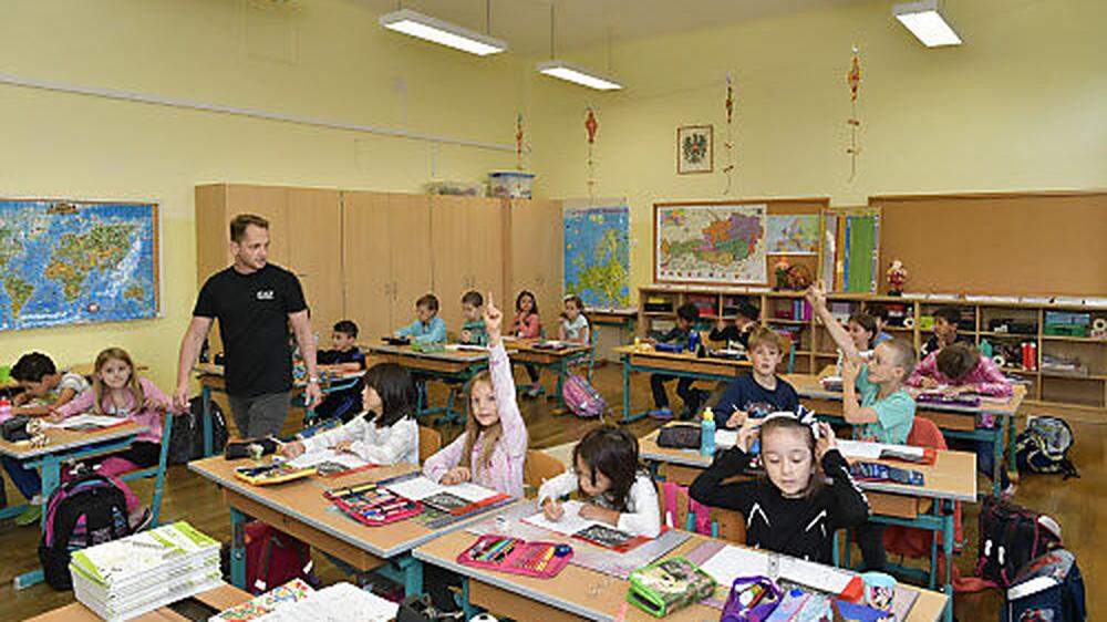 Auch für die Khevenhüller Schule gilt der normale Schlüssel: 22 Kinder werden von einem Lehrer unterrichtet. In einer Klasse werden bis zu 15 Sprachen gesprochen