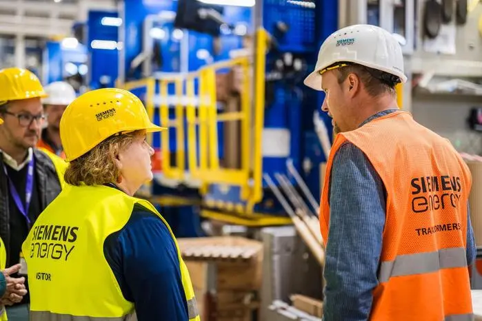Im Rahmen eines Steiermarktages besuchte sie den Weizer Betrieb. „Man baut die Produktionsflächen gerade um das Dreifache aus, und das in einem Bereich​​, der in Zukunft mehr denn je gefragt ist. Das tut gerade in Zeiten von wirtschaftlichen Herausforderungen gut“, schwärmte sie. 