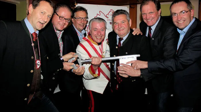 Wenn "Kaiser Gerhard I" ruft, sind alle Bürgermeister des Kaiserreichs zur Stelle und werden während der Faschingszeit in den Urlaub geschickt.