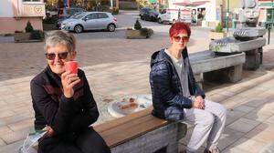 Romana Hammer und Ulrike Kohlbacher trinken jetzt Automatenkaffee