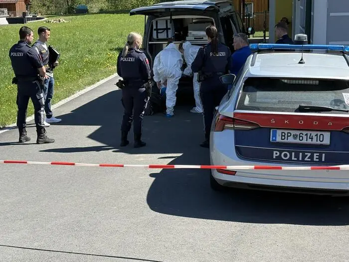 Polizei und Gerichtsmedizin sicherten Spuren am Tatort