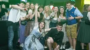 Party-Stimmung bei den Trachtenträgern in der Antenne-Disco