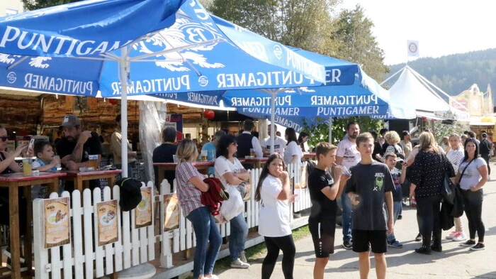 Nicht weit entfernt vom „Hirter Zelt“ hat der „Puntigamer Wiesn-Stadl“ seine Zelte aufgeschlagen. 