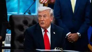 United States President Donald J Trump speaks during a Diwali celebration in the Oval Office of the White House in Washington, DC, US, on Tuesday, Oct. 21, 2025. The Kremlin sought to tamp down expectations for a quick summit between Russian President Vladimir Putin and his US counterpart Donald Trump as European leaders urged an immediate ceasefire in the war in Ukraine. Copyright: xAllisonxRobbertx/xPoolxviaxCNPx/MediaPunchx