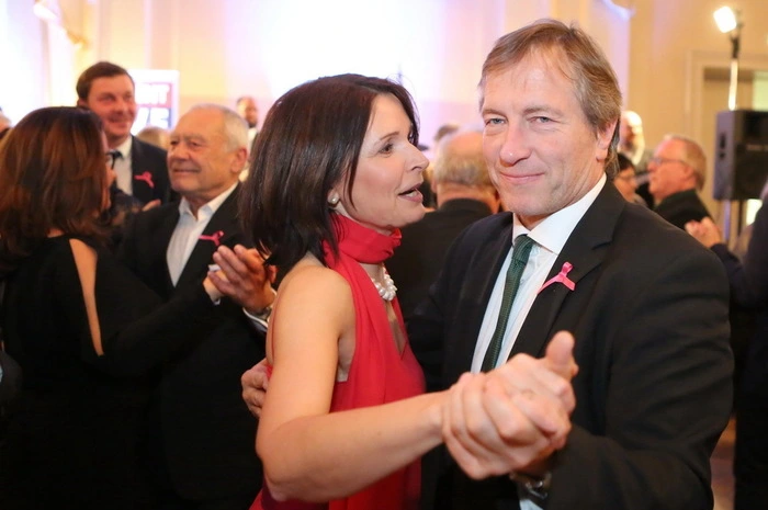 Obfrau Steffi Stumpf konnte am Ball aber mit Claudia Petru, die Präsidentin der Frauenkrebshilfe Österreich und ihren Gatten Edgar Petru, den Leiter der Onkologischen Ambulanz am LKH Graz begrüßen.