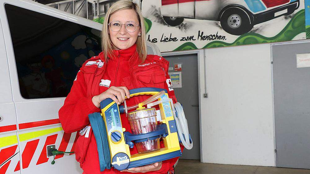 Sabine Kienberger hilft beim Roten Kreuz mit und will sich auch zur Fahrerin ausbilden lassen 