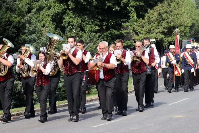 Stilvoll begleitet wurde der Umgang von der Musikkapelle Granitztal. 