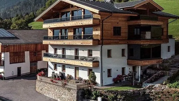 Platz 1 sichert sich der Gaimberger Bürgermeister, der auf einer Immobilienseite einen Baugrund um 800 Euro pro Quadratmeter anbot. Damit wollte man angeblich den Markt ausloten. Es wurde zurückgezogen. 