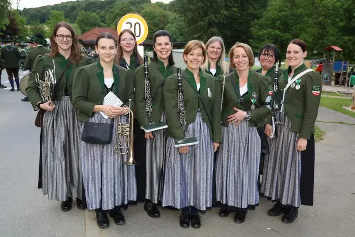 Eine Damengruppe aus Lafnitz gratulierte der Musikkapelle Neuhaus besonders herzlich.
