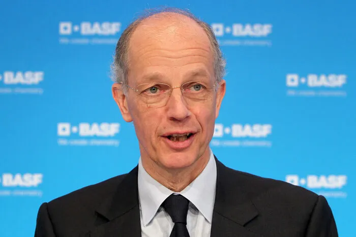 BASF-Chef Kurt Bock verdiente im vergangenen Jahr 10,96 Millionen Euro. Die Gesamtvergütung der Dax-Vorstandschefs stieg gegenüber dem Vorjahr im Schnitt um 3,5 Prozent auf den Rekordwert von rund 7,4 Millionen Euro.