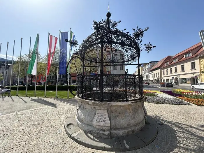 Der Eiserne Brunnen auf dem Hauptplatz