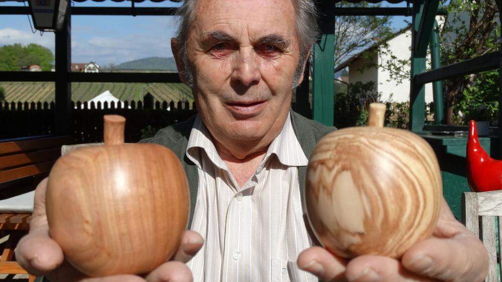Gedrechselte Holzäpfel wie diese von Peter Ederer aus Puch sind nur eine der vielen Ideen rund um den Apfel in der Region