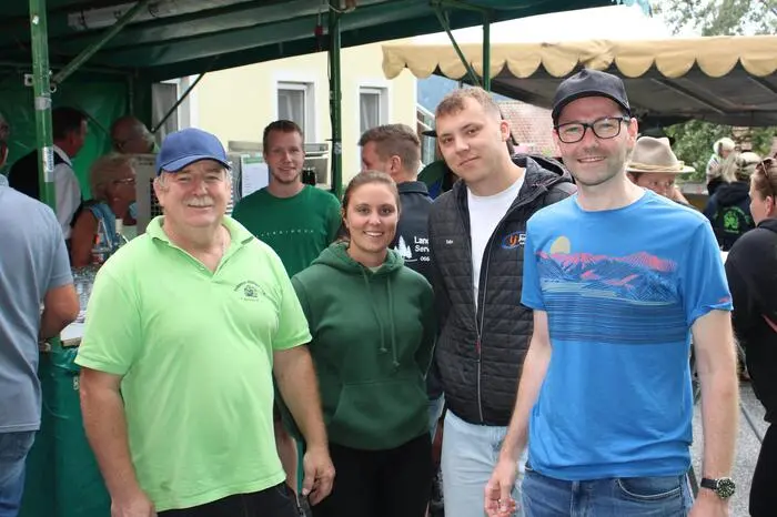 Bürgermeister Georg Preßler bedankte sich in seiner Eröffnungsrede bei den Vereinsmitgliedern für die Durchführung und machte sich bei den verschiedenen Stationen im Gelände ein Bild vom Können der über 60 Starter.