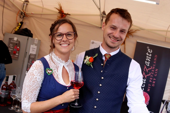 Just married! - und schon am Weinfest.