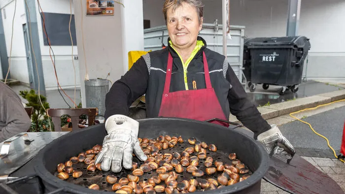 Heiße Maroni dürfen am Ursulamarkt natürlich nicht fehlen!
